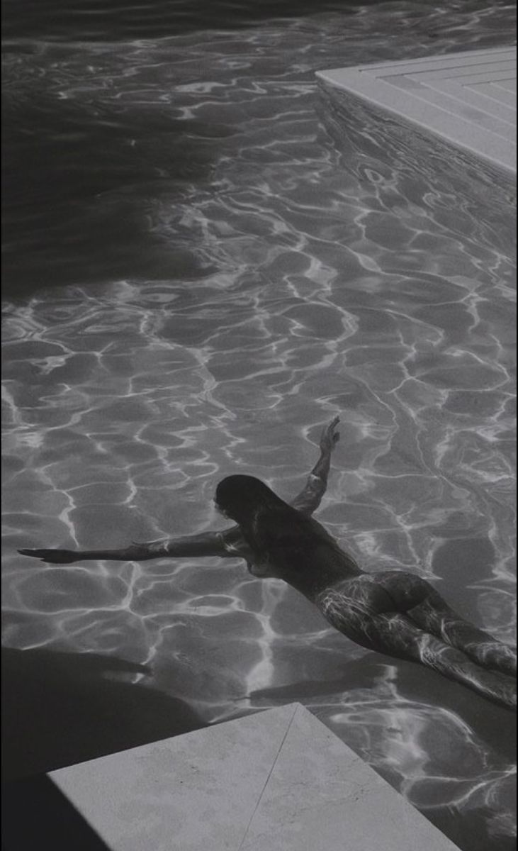 Black and white wave detail